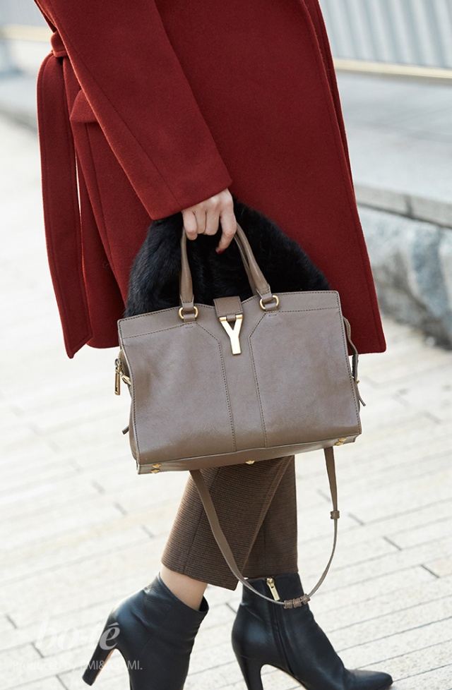 ボルドーのベルテッドコートを主役にした上品なフェミニンコーデ 1月25日 Bo Te ボーテ ボルドーのベルテッドコートを主役にした上品なフェミニンコーデ 1月25日 Bo Te ボーテ