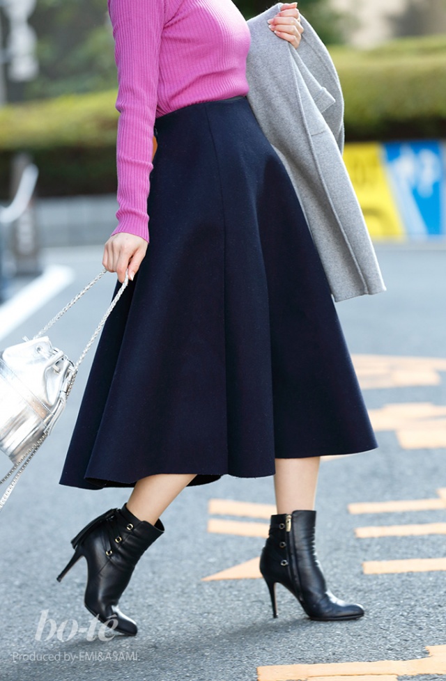 鮮やかなパープルニットで差し色をした大人女子のフェミニンコーデ 1月29日 Bo Te ボーテ