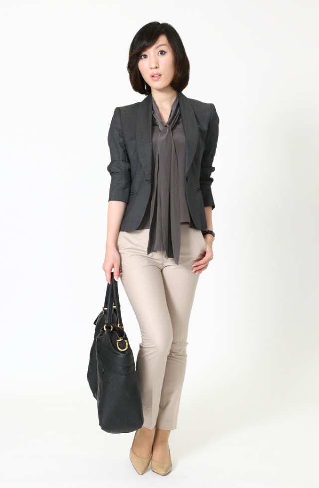 ジャケット パンツにとろみブラウスを合わせて 出来る女風スタイル 10月15日 Bo Te ボーテ