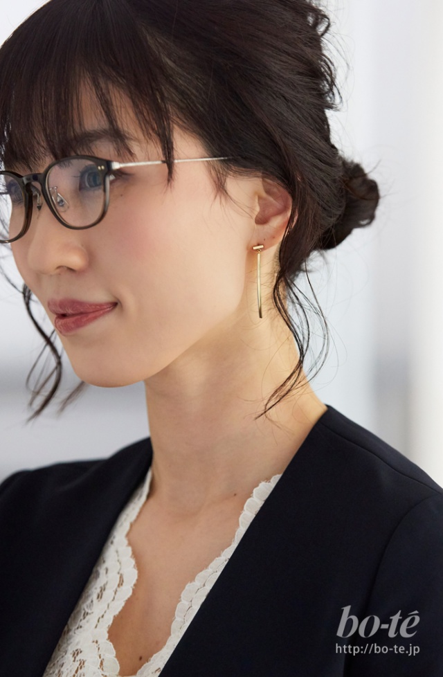 ジャケット＆パンツのハンサムコーデでプレゼンへ。抜け感を作って女