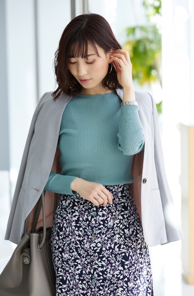 職場の送別会には グレージャケットに甘やかなネイビーの花柄スカートでエレガントに 3月4日 Bo Te ボーテ