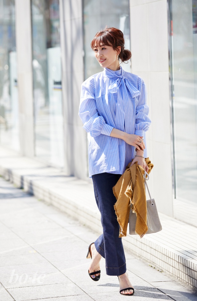 テラス席でランチを楽しむデートには ストライプ デニムで彼とリンクコーデ 5月17日 Bo Te ボーテ