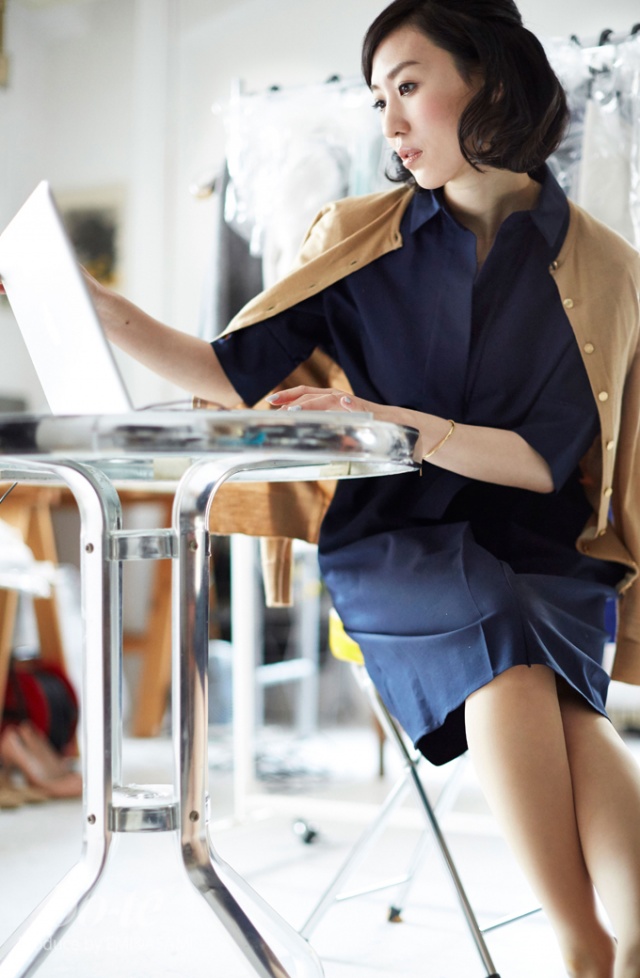 ネイビーのきれいめシャツワンピで楽ちんオフィスカジュアル 3月10日 Bo Te ボーテ