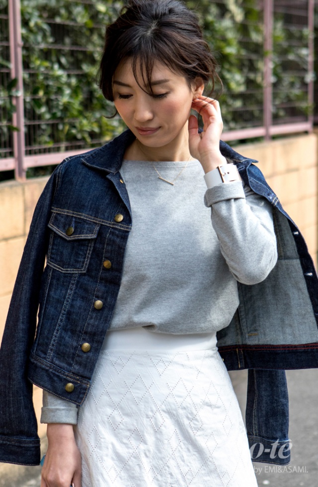 白のロングスカート スニーカーできめる大人フェミニンな春のおでかけコーデ 4月3日 Bo Te ボーテ