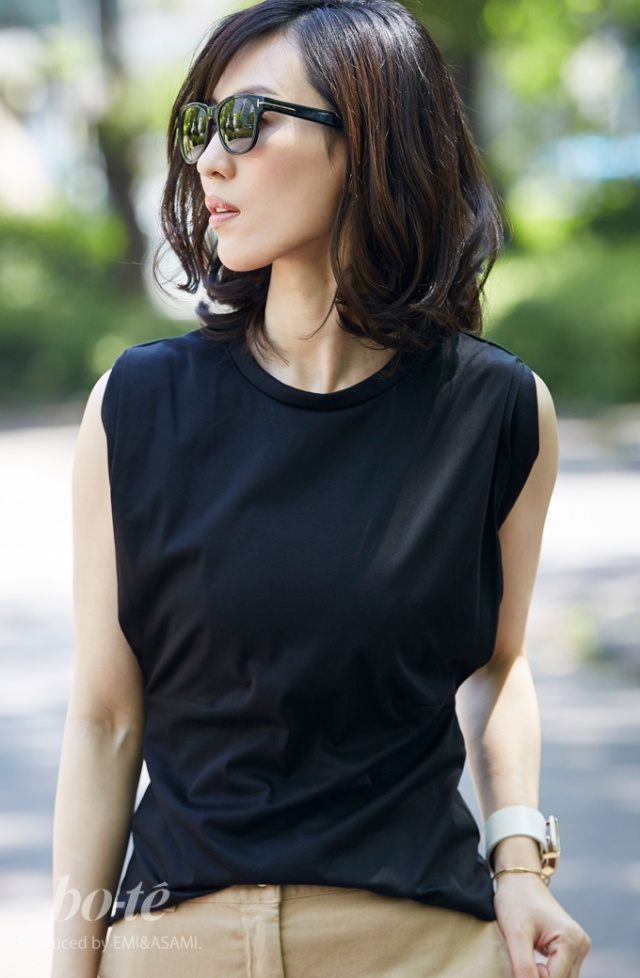 黒 ベージュの2色コーデにサングラスを効かせたシンプルこなれカジュアル 5月28日 Bo Te ボーテ